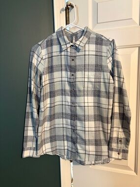 Women’s Kuhl Soft Gray and White Plaid Button-Up Shirt